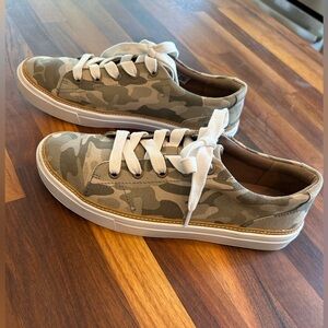 Tom’s women’s Camo Alex casual sneakers
